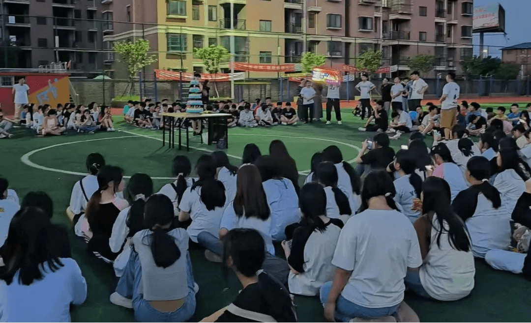 活力四射，运动无界 J9COM中国
举办青春运动会